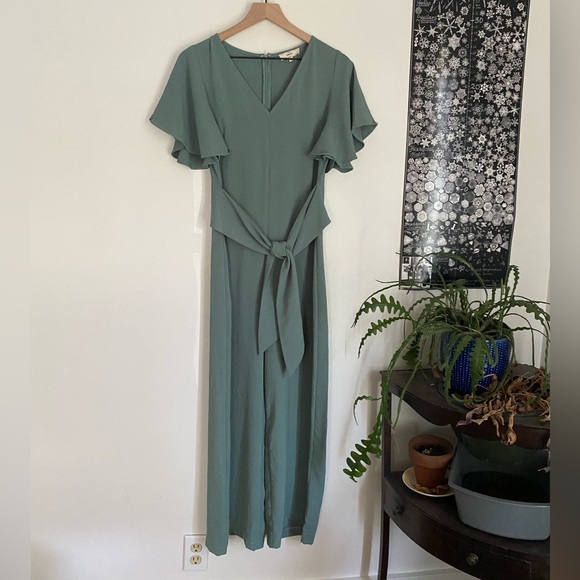 Flutter sleeve jumpsuit - Picture 1 of 2